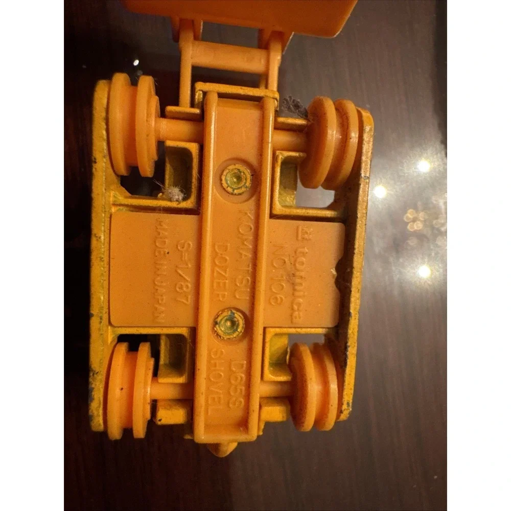 Tomica No. 106 S-1/87 Komatsu D65S Bulldozer Shovel Dozer Made In Japan